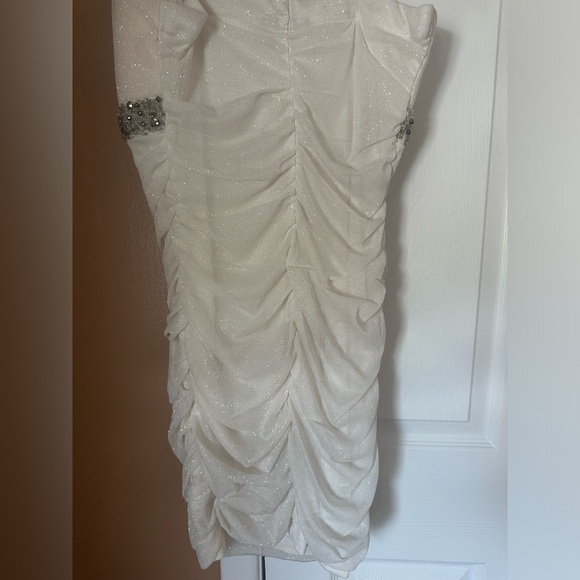 NWT Strapless White w/ Glitter dress; Juniors large - Picture 7 of 12